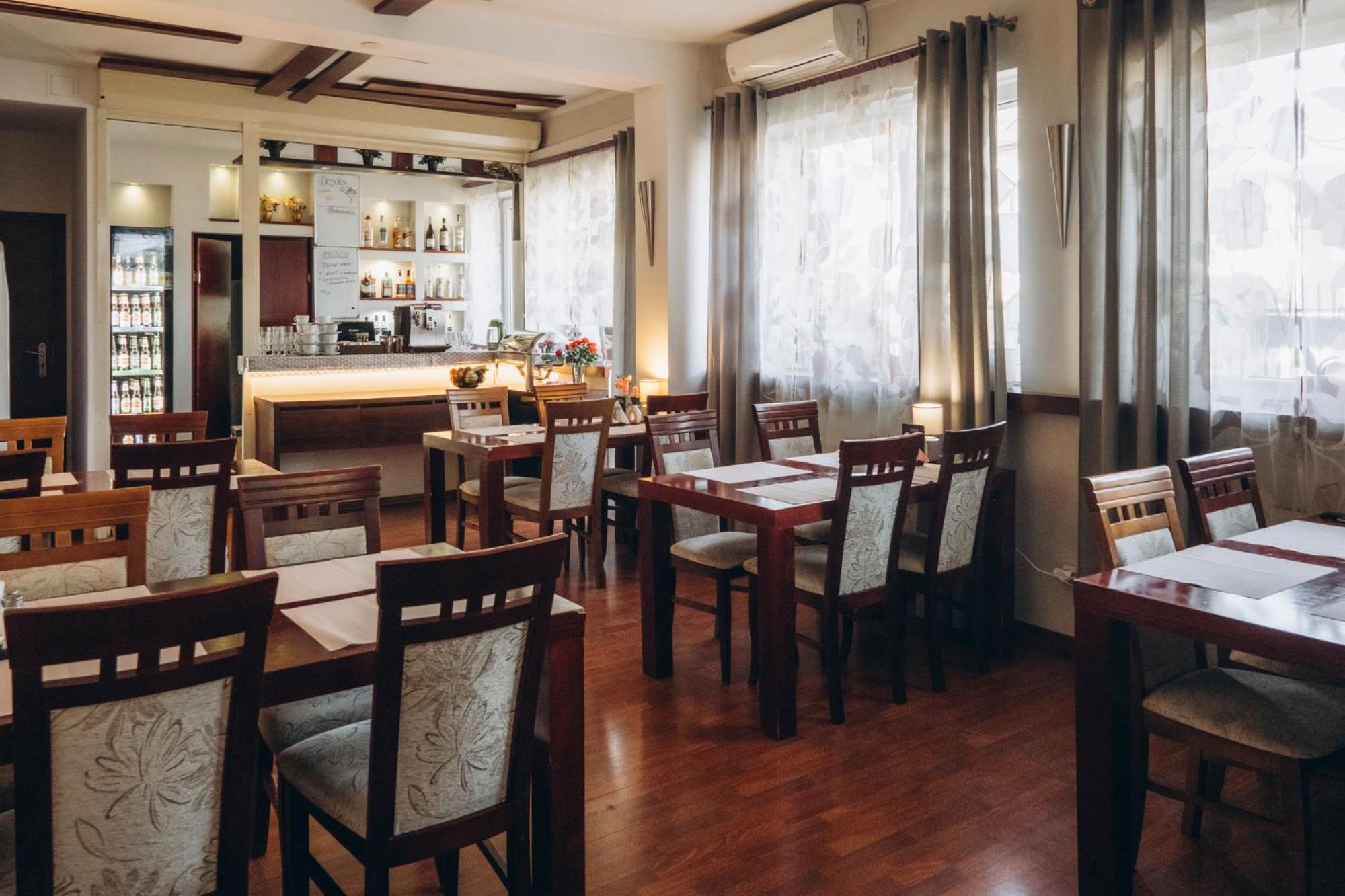 Hotel-24 ปวอตสก์ ภายนอก รูปภาพ